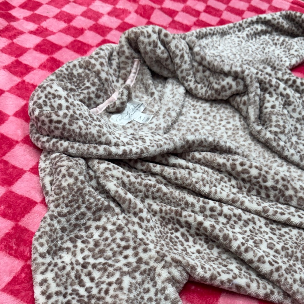 Marilyn Monroe Fuzzy Animal Print Loungewear - Picture 3 of 6